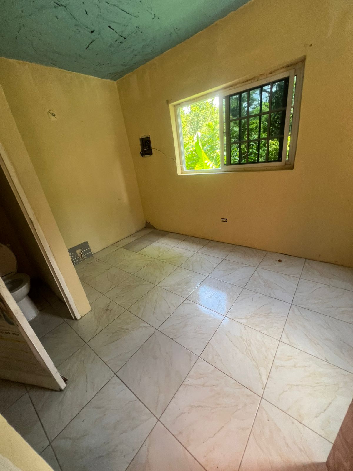 Unfurnished Room